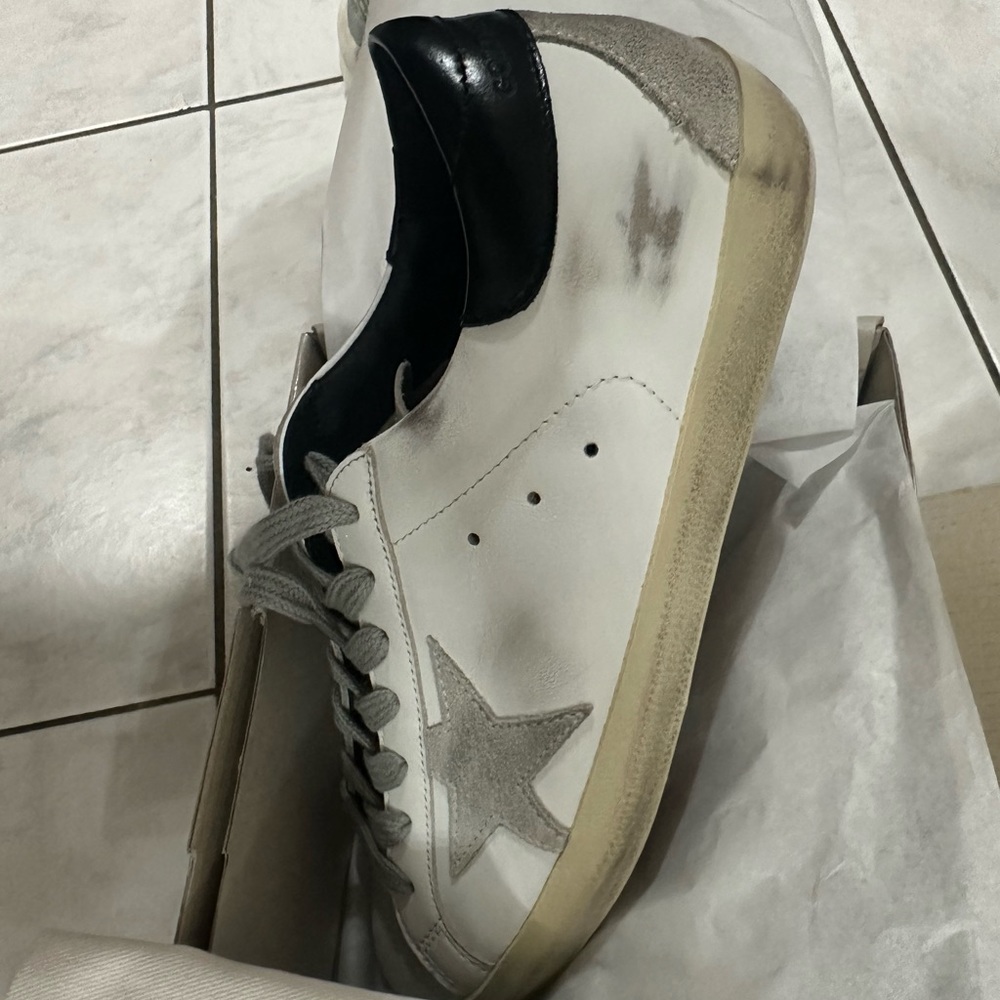 Golden goose brand new in box. Men’s size 7, women’s size 10.